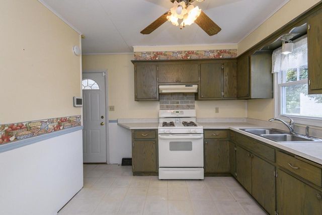 8220 W Keefe AVENUE, Milwaukee, WI 53222