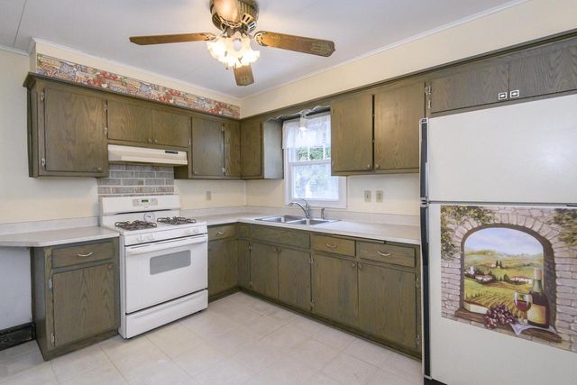 8220 W Keefe AVENUE, Milwaukee, WI 53222