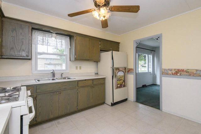 8220 W Keefe AVENUE, Milwaukee, WI 53222