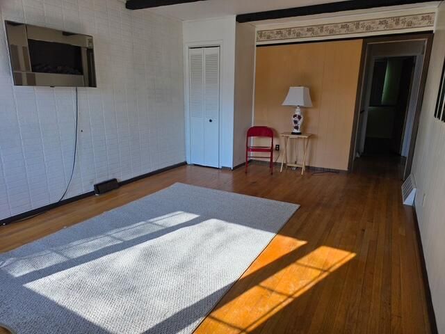 8220 W Keefe AVENUE, Milwaukee, WI 53222