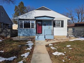 8220 W Keefe AVENUE, Milwaukee, WI 53222