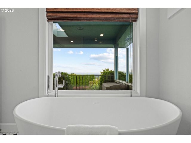 1423 Nw DEERFERN St, Camas, WA 98607