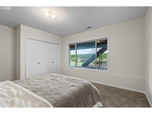 1423 Nw DEERFERN St, Camas, WA 98607
