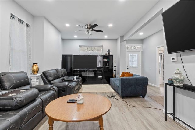 118 Stewart Ave, Carrick, PA 15227