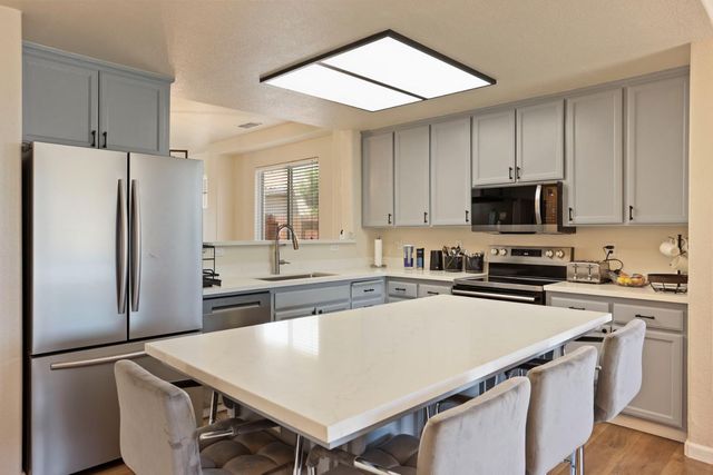 308 Ashford Ave, Manteca, CA 95337