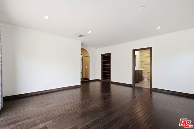 13800 Erwin Street, Los Angeles, CA 91401