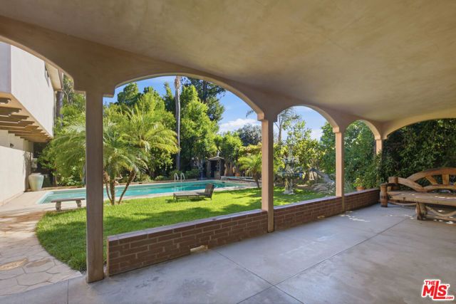 13800 Erwin Street, Los Angeles, CA 91401