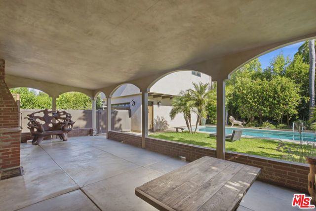 13800 Erwin Street, Los Angeles, CA 91401