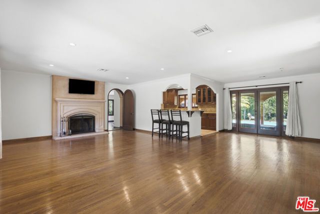13800 Erwin Street, Los Angeles, CA 91401
