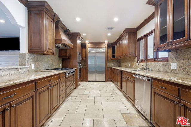 13800 Erwin Street, Los Angeles, CA 91401