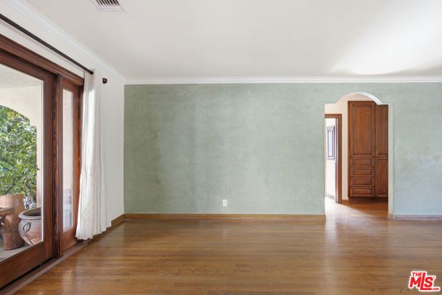 13800 Erwin Street, Los Angeles, CA 91401