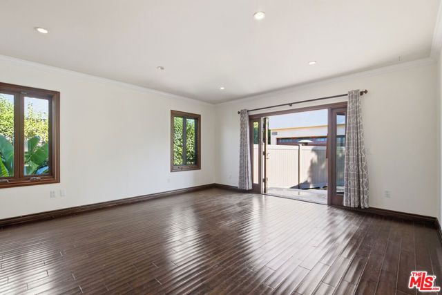 13800 Erwin Street, Los Angeles, CA 91401