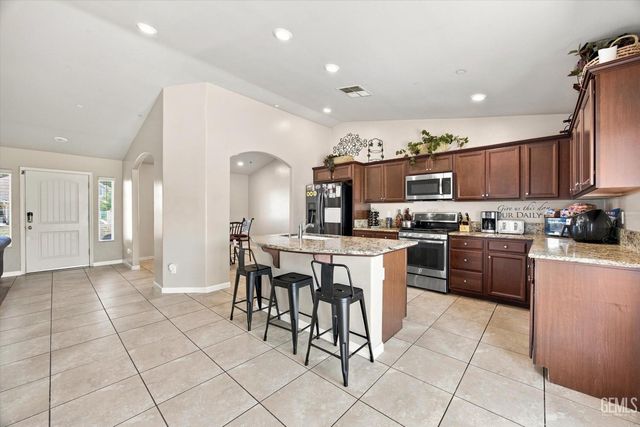 6014 Samuelson Street, Bakersfield, CA 93313