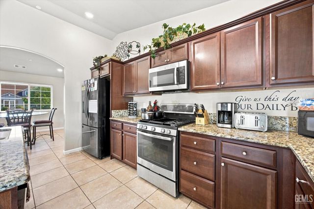 6014 Samuelson Street, Bakersfield, CA 93313