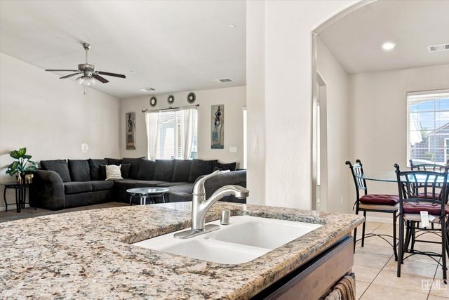 6014 Samuelson Street, Bakersfield, CA 93313