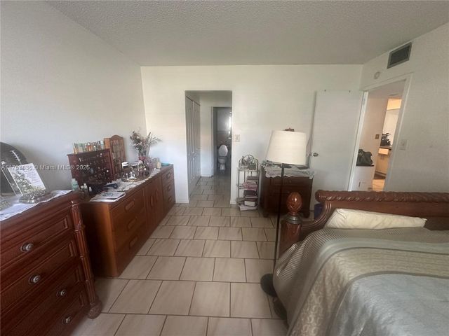 5851 Washington St 84, Hollywood, FL 33121