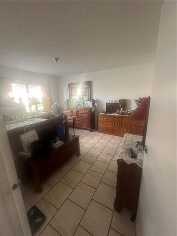 5851 Washington St 84, Hollywood, FL 33121