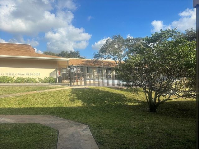 5851 Washington St 84, Hollywood, FL 33121