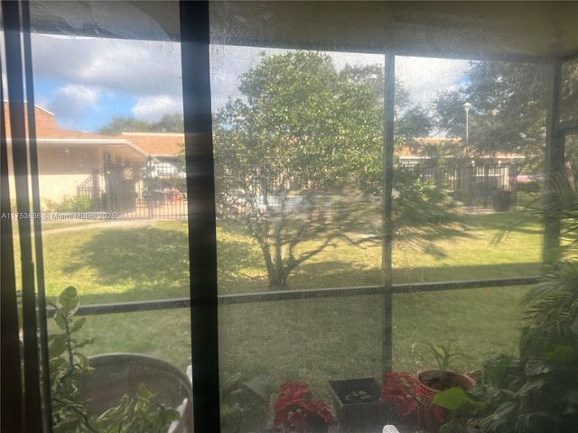 5851 Washington St 84, Hollywood, FL 33121