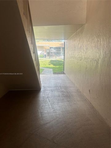 5851 Washington St 84, Hollywood, FL 33121