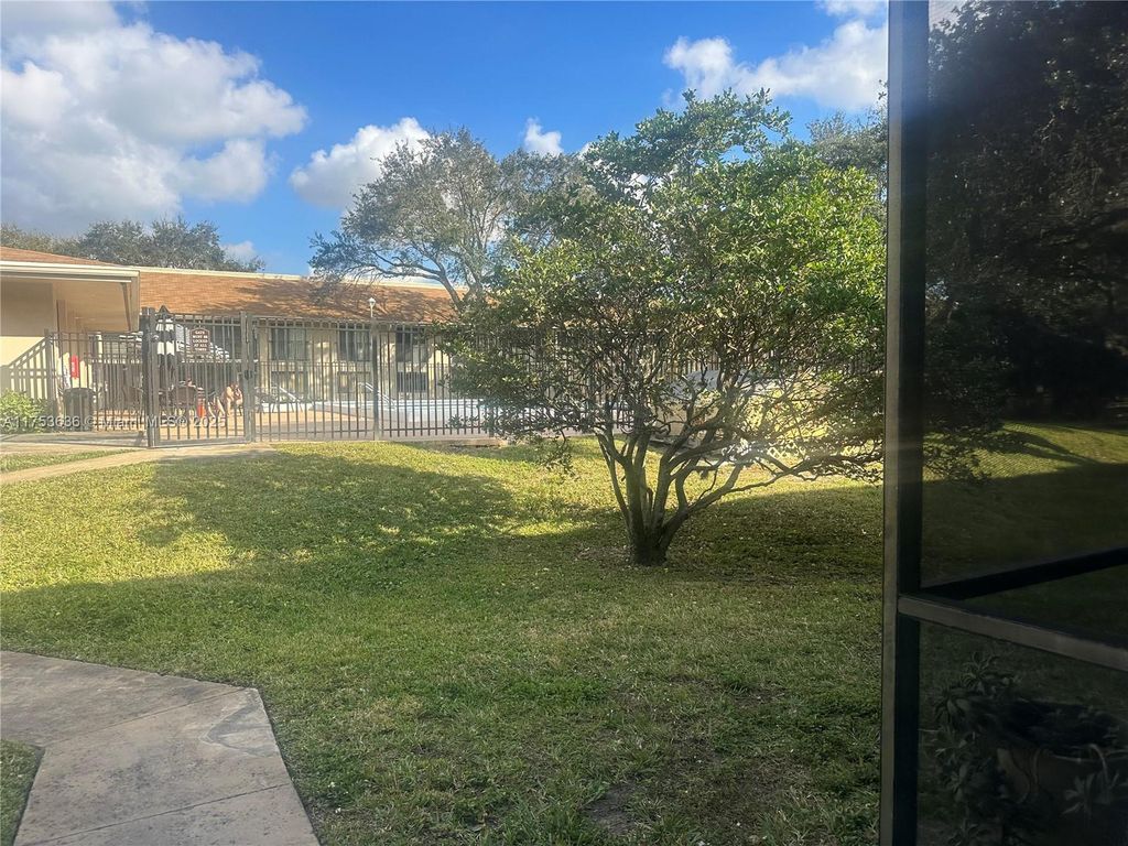 5851 Washington St 84, Hollywood, FL 33121