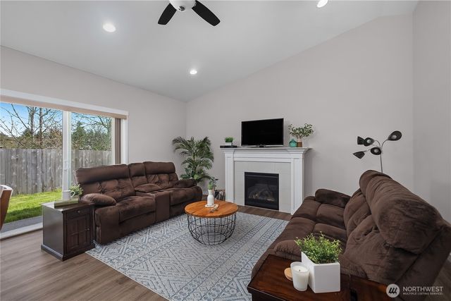 903 Cody Street SE, Rainier, WA 98576