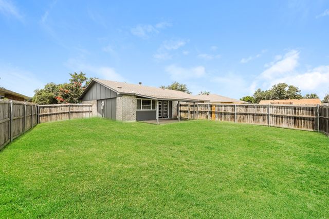 8910 MIAMI Drive, Rowlett, TX 75088