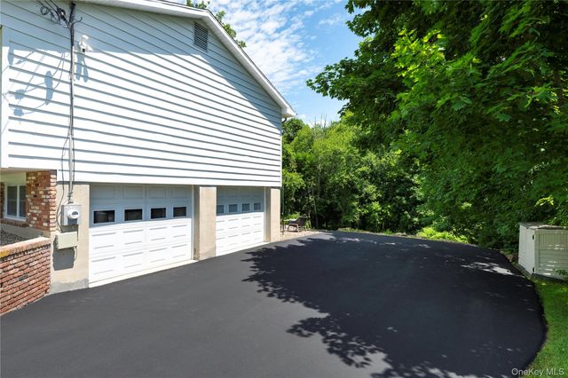 30 Ridgeview Avenue, Mahopac, NY 10541