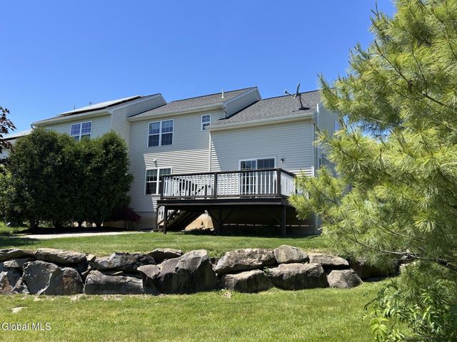 4A Breezy Pointe Drive, Halfmoon, NY 12065