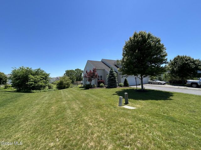 4A Breezy Pointe Drive, Halfmoon, NY 12065