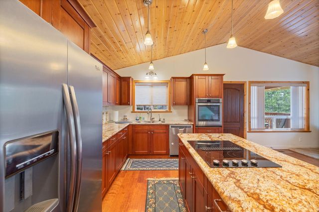 37745 Marina View Dr, Bass Lake, CA 93604