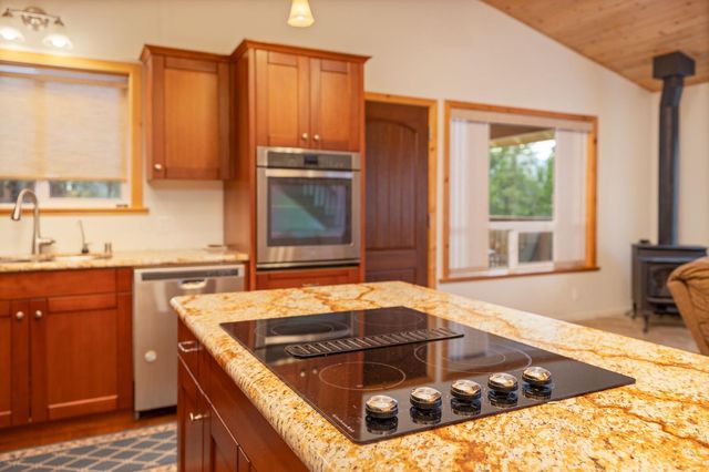 37745 Marina View Dr, Bass Lake, CA 93604