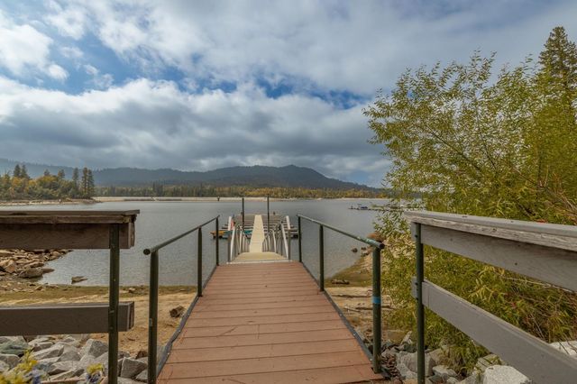 37745 Marina View Dr, Bass Lake, CA 93604