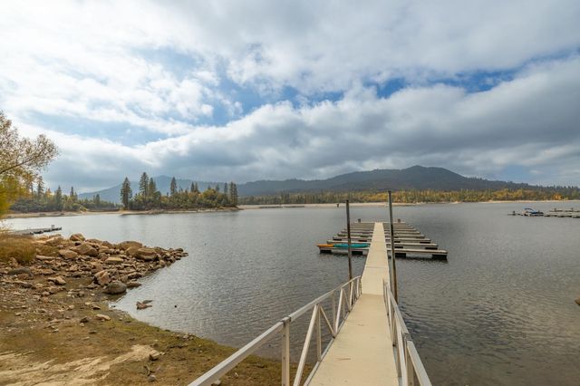 37745 Marina View Dr, Bass Lake, CA 93604