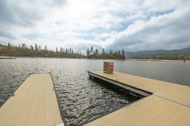 37745 Marina View Dr, Bass Lake, CA 93604