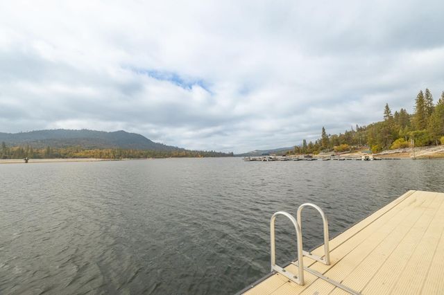 37745 Marina View Dr, Bass Lake, CA 93604