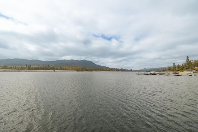37745 Marina View Dr, Bass Lake, CA 93604