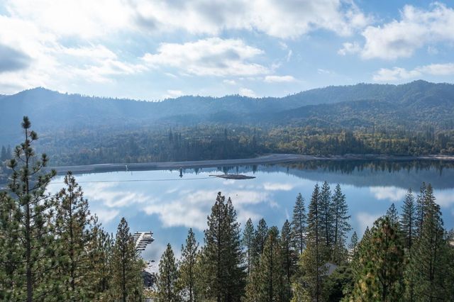 37745 Marina View Dr, Bass Lake, CA 93604