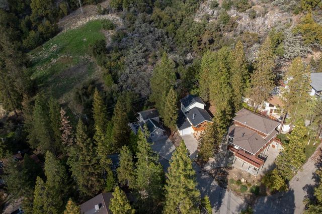 37745 Marina View Dr, Bass Lake, CA 93604