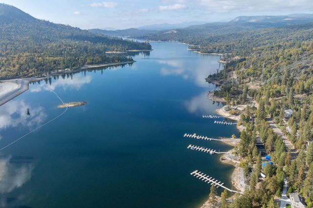 37745 Marina View Dr, Bass Lake, CA 93604