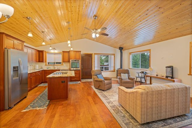 37745 Marina View Dr, Bass Lake, CA 93604