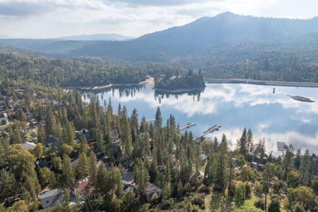 37745 Marina View Dr, Bass Lake, CA 93604