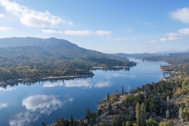 37745 Marina View Dr, Bass Lake, CA 93604