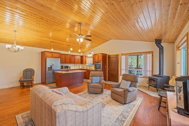 37745 Marina View Dr, Bass Lake, CA 93604