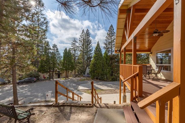 37745 Marina View Dr, Bass Lake, CA 93604