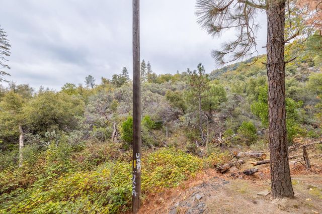 37745 Marina View Dr, Bass Lake, CA 93604