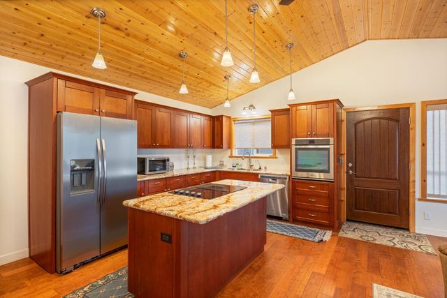 37745 Marina View Dr, Bass Lake, CA 93604