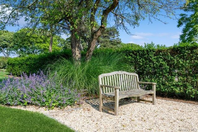 56 Lamb Avenue, Quogue, NY 11959