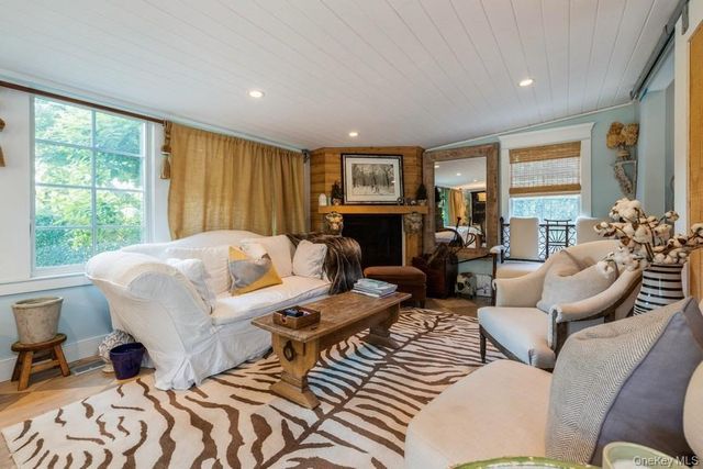 56 Lamb Avenue, Quogue, NY 11959