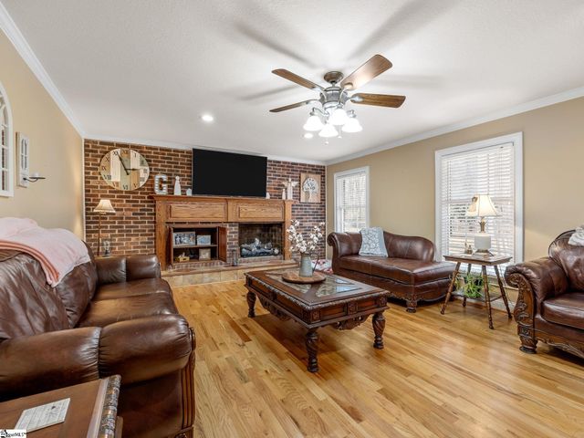 170 Oak Ridge Drive, Jonesville, SC 29353